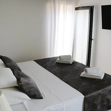 In With House Sea View Apartman