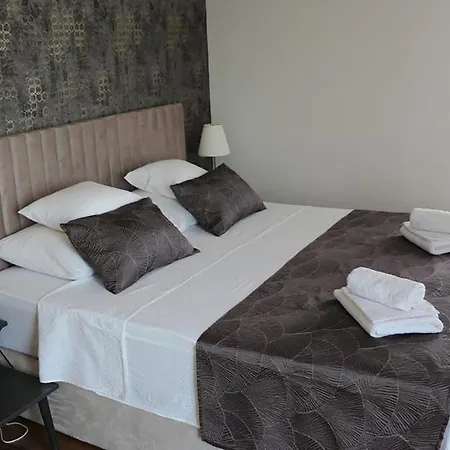 Apartman In With House Sea View