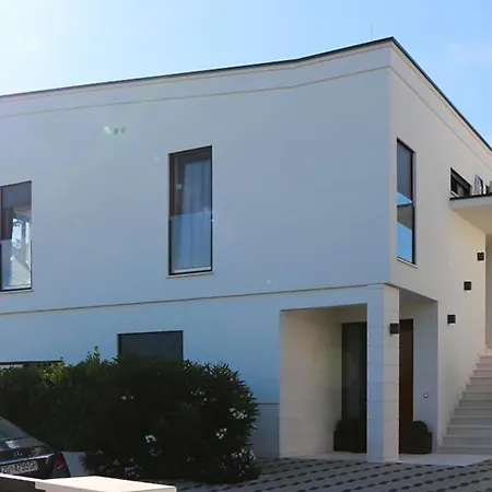 In With House Sea View *